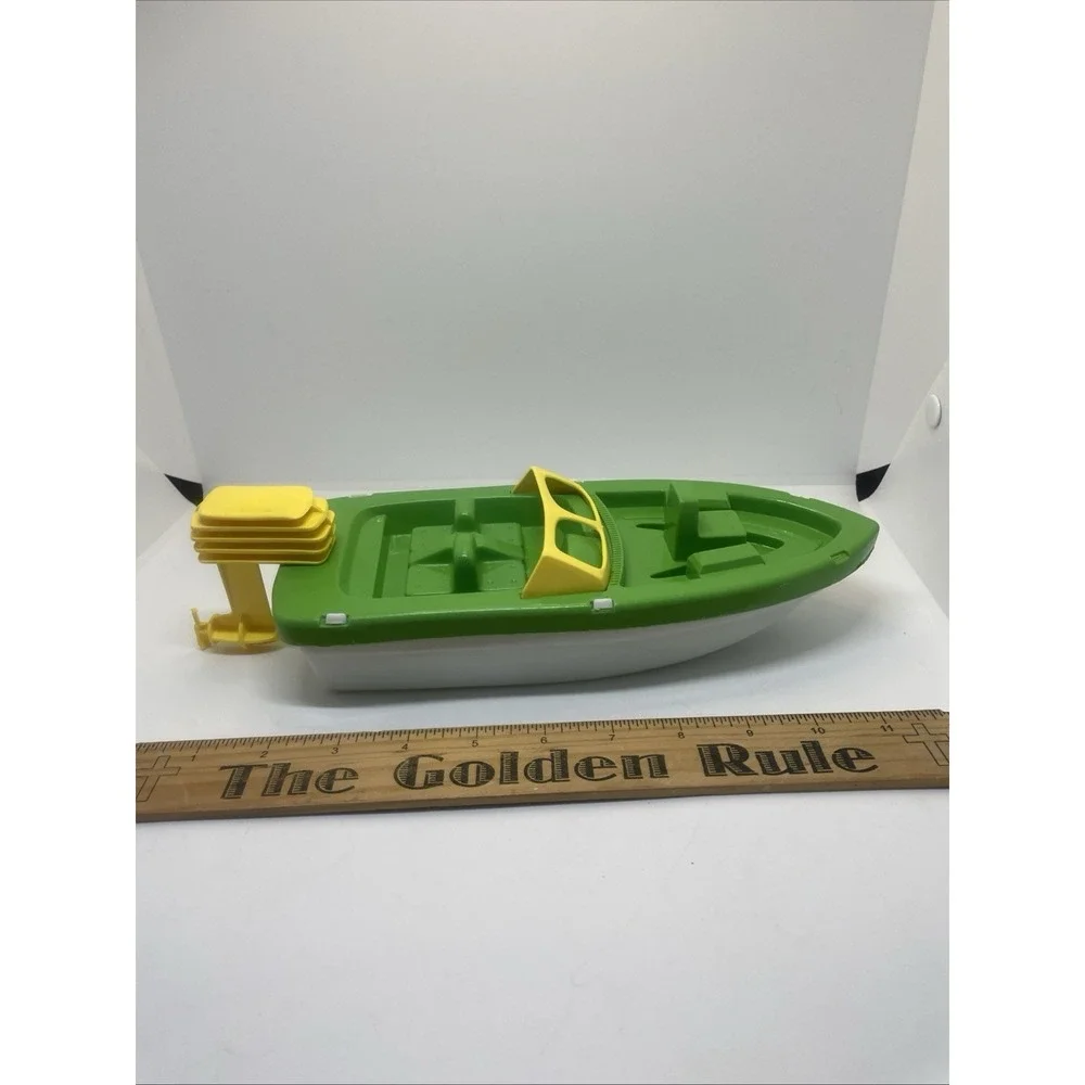 Vintage Processed Plastics Co speed boat motor boat, green & white & yellow, 11